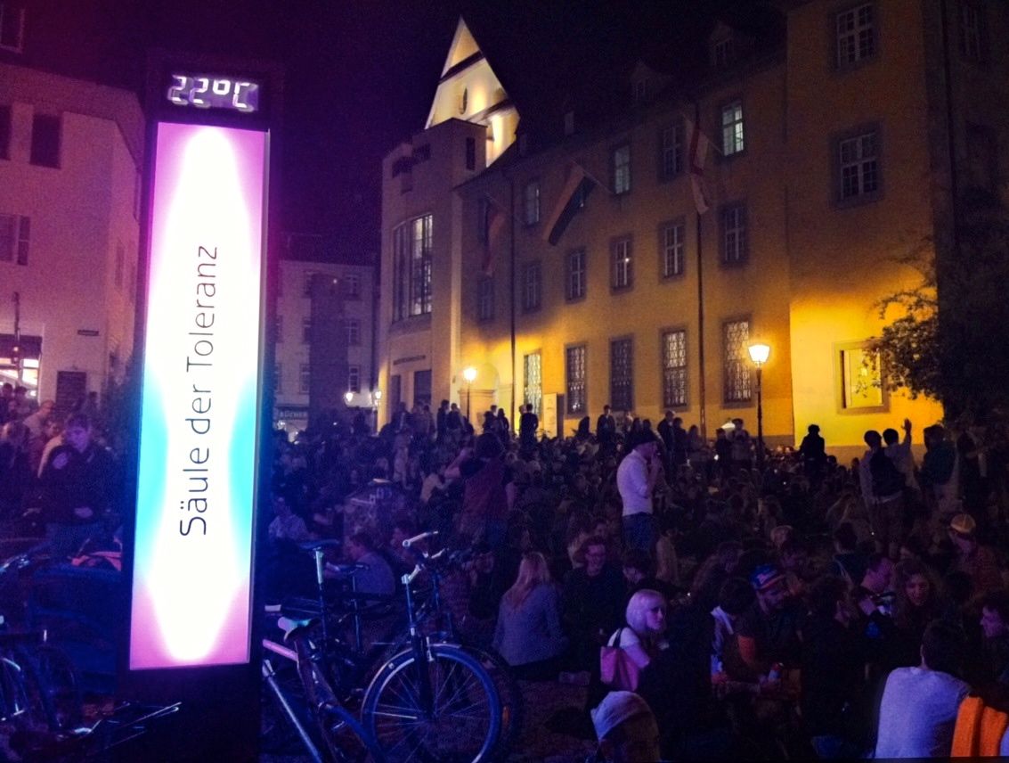 Generation Facebook auf dem Augustinerplatz Freiburg