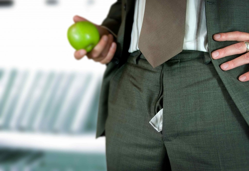 Knigge: Offene Hose – wie reagiere ich richtig?