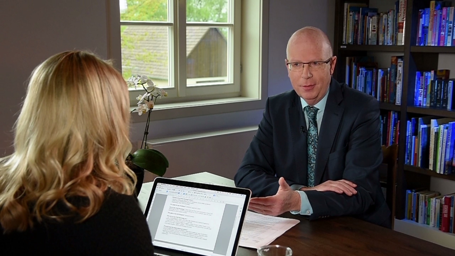 Business TV: Setzen Sie auf Push- oder Pull-Marketing?