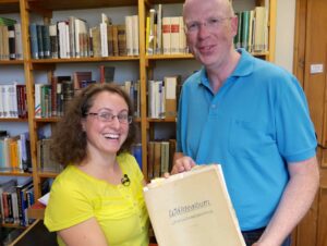 Stadtarchivarin Anja Richmann und Rainer Wälde