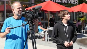 Kameramann Andreas Lehmann und Produktionsassistent Daniel Sikinger
